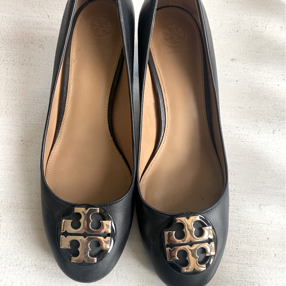 Tory Burch black leather pumps